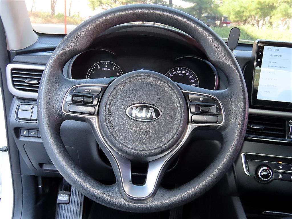 Kia K5 — photo 08