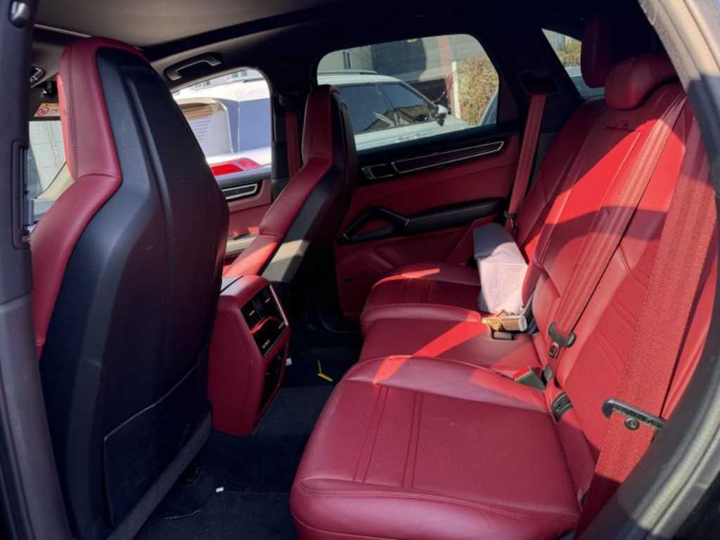 Porsche Cayenne — photo 11