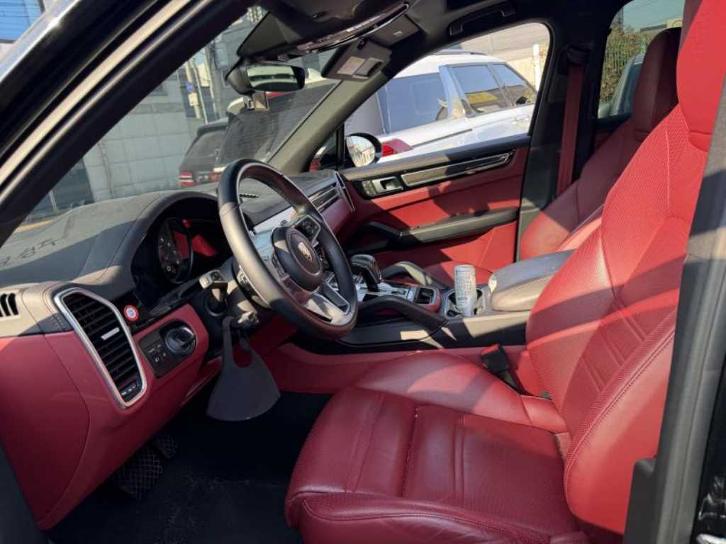 Porsche Cayenne — photo 12
