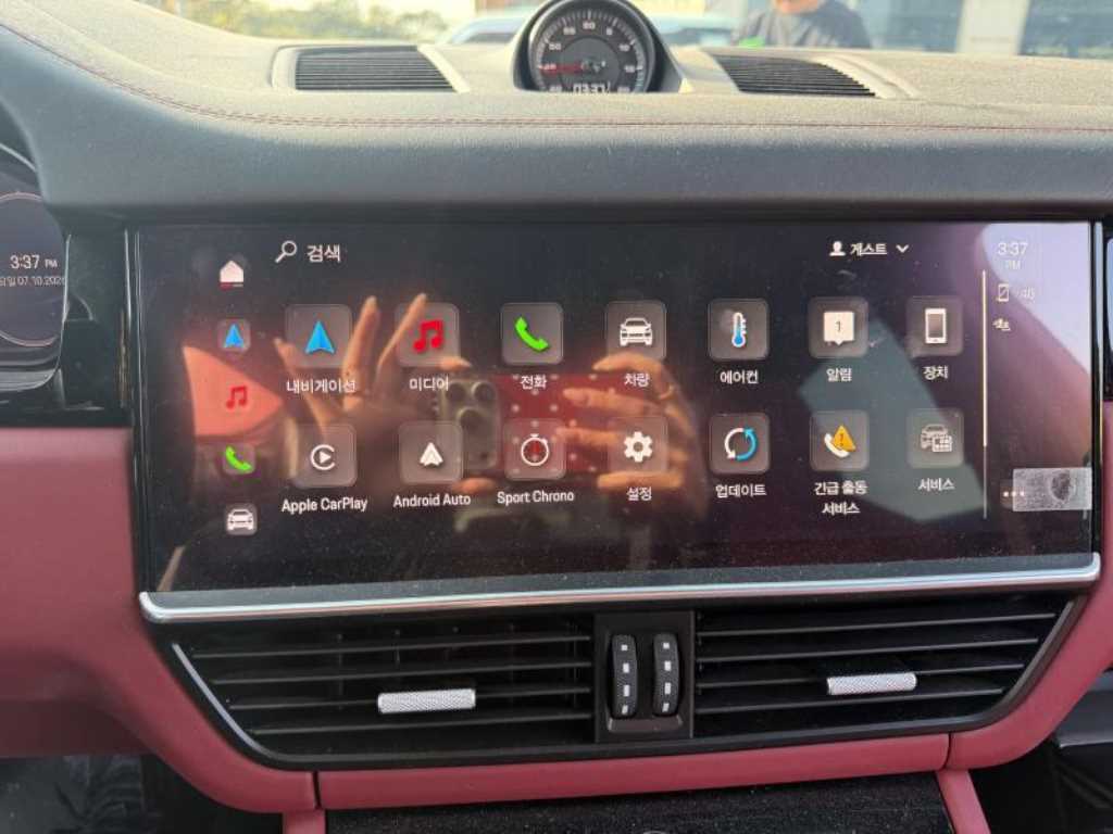 Porsche Cayenne — photo 17