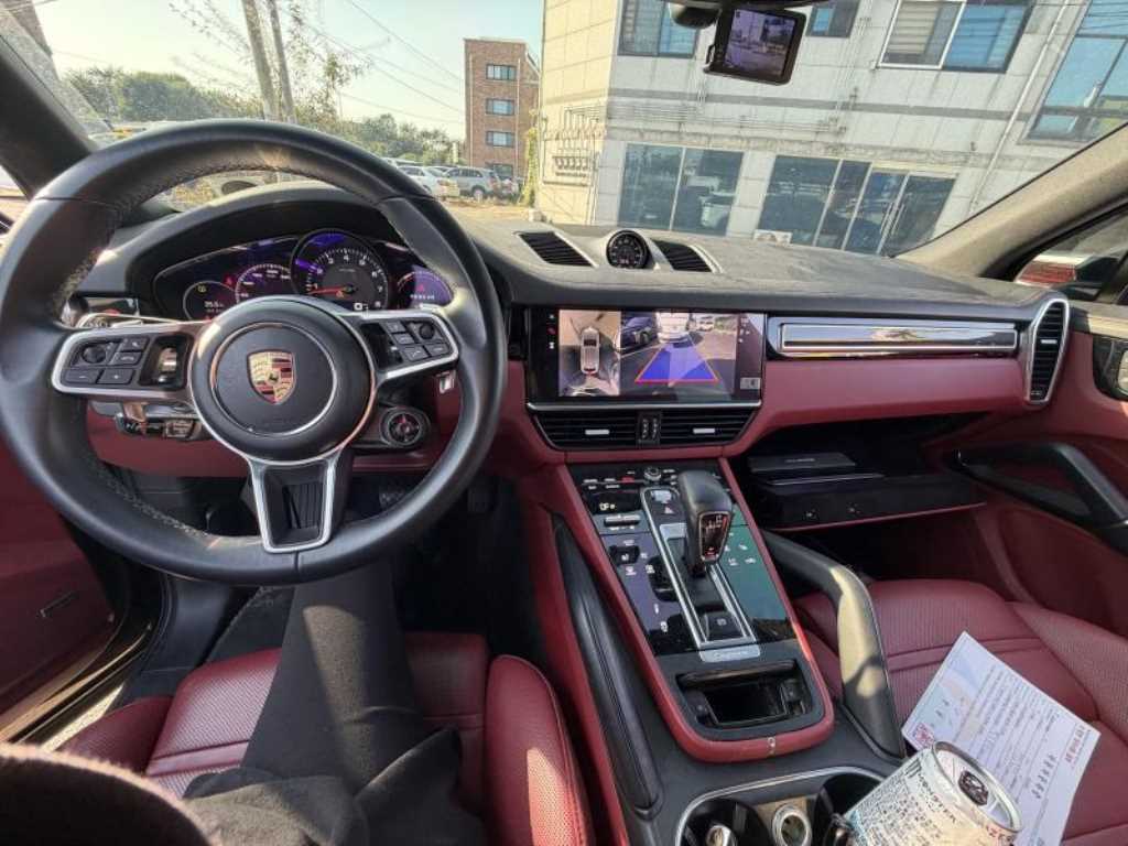 Porsche Cayenne — photo 19
