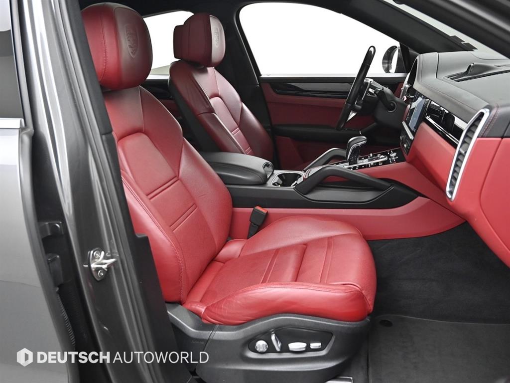 Porsche Cayenne — photo 10