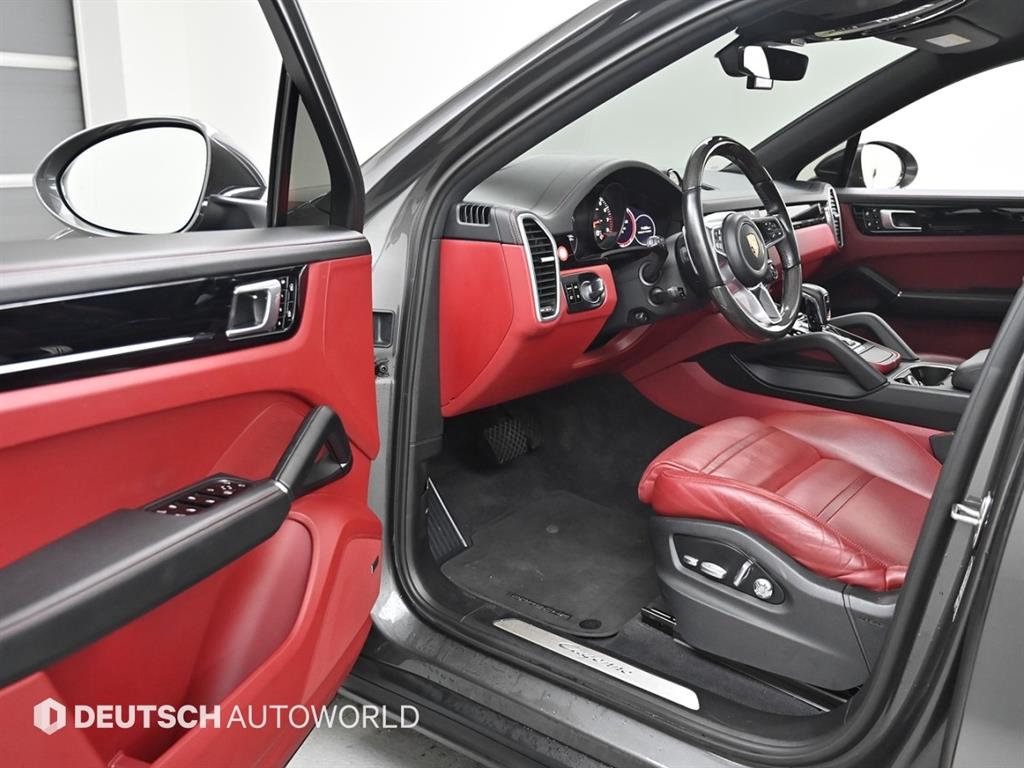 Porsche Cayenne — photo 11