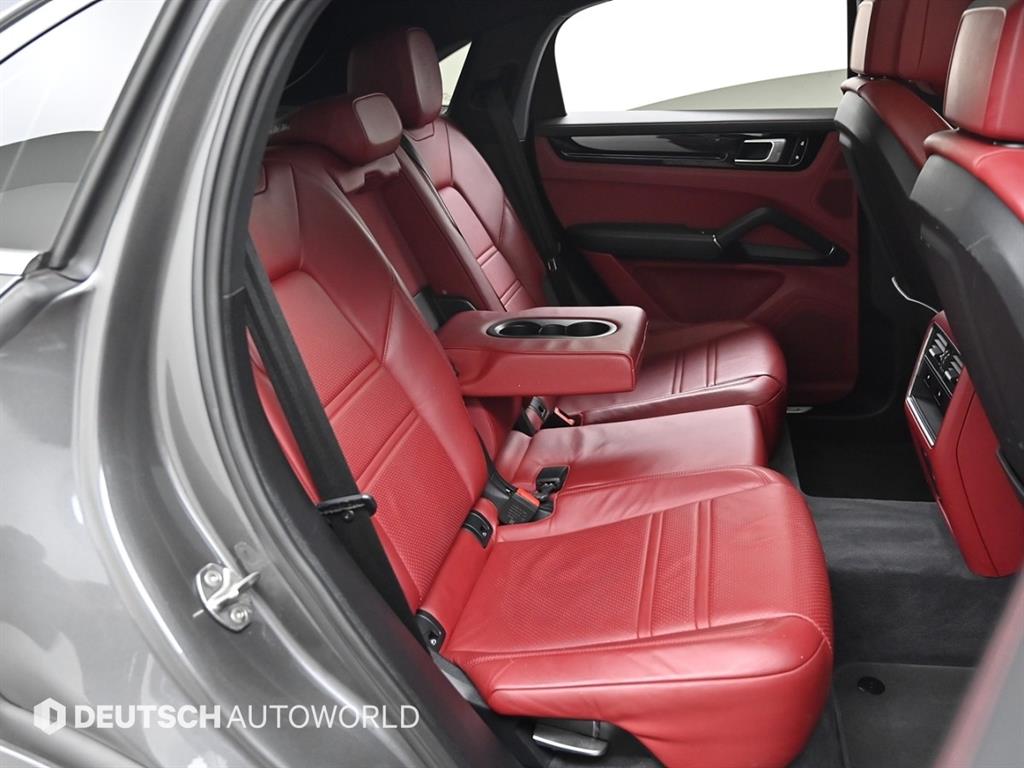 Porsche Cayenne — photo 12