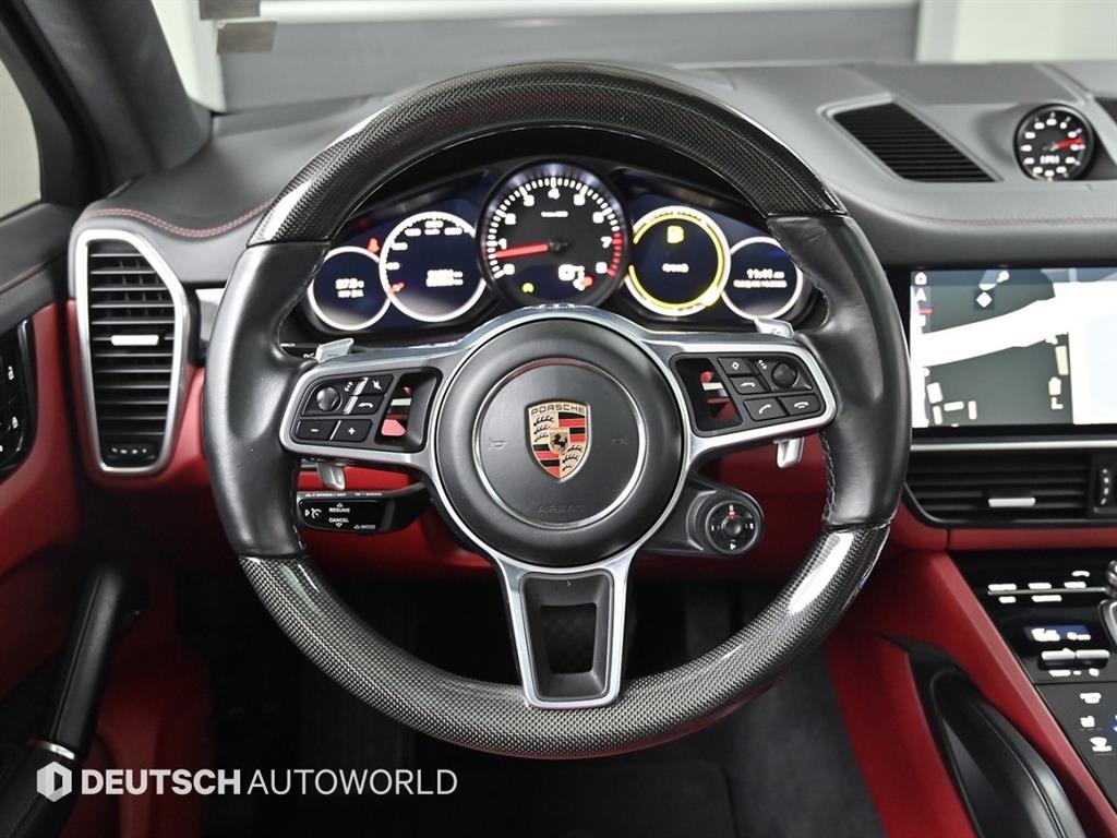Porsche Cayenne — photo 13
