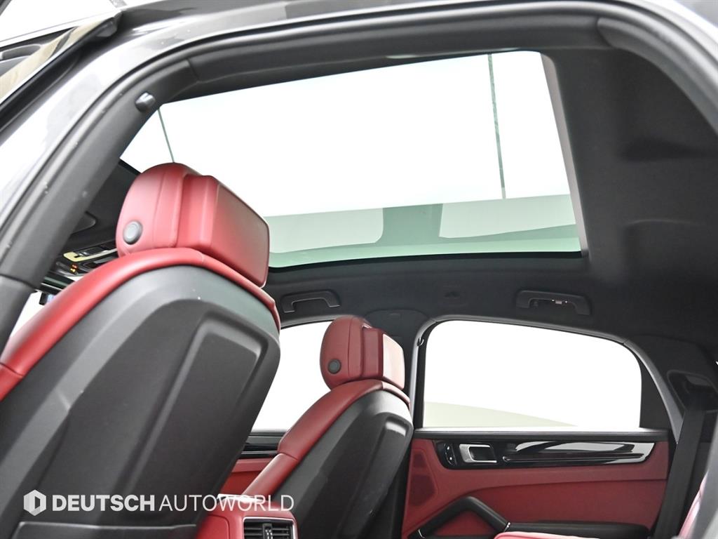 Porsche Cayenne — photo 19