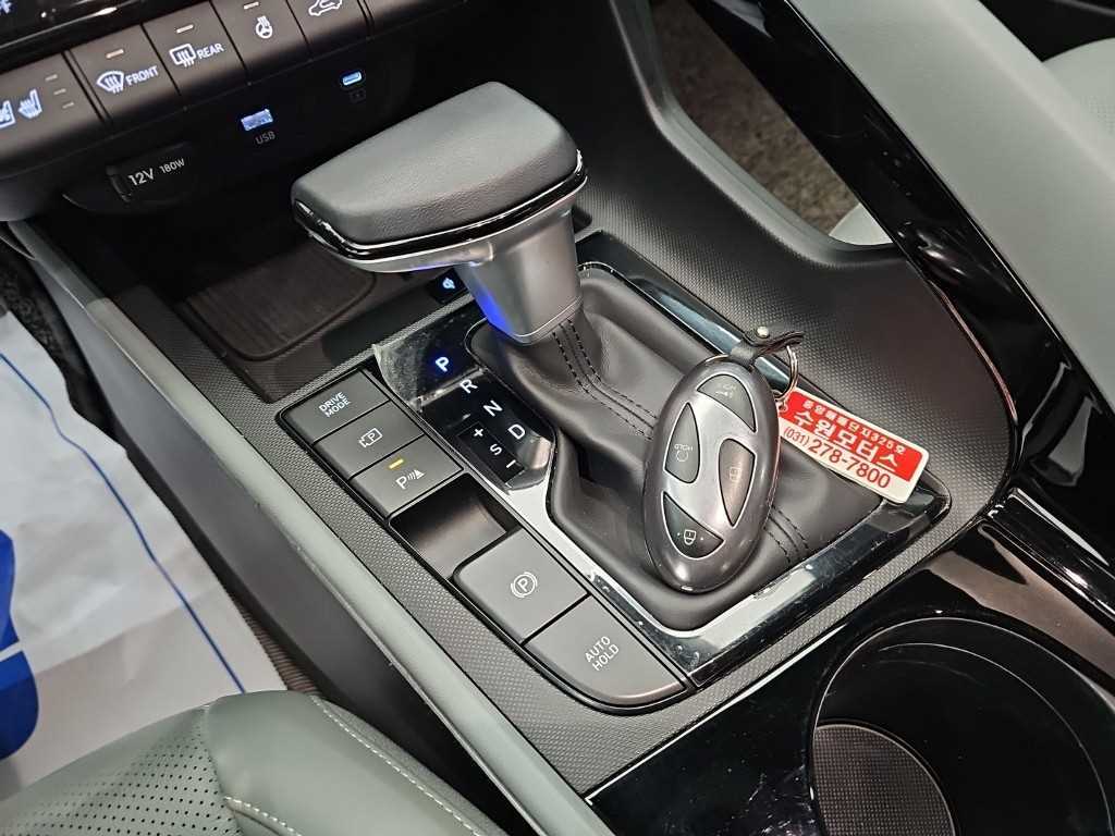 Hyundai Avante — photo 08