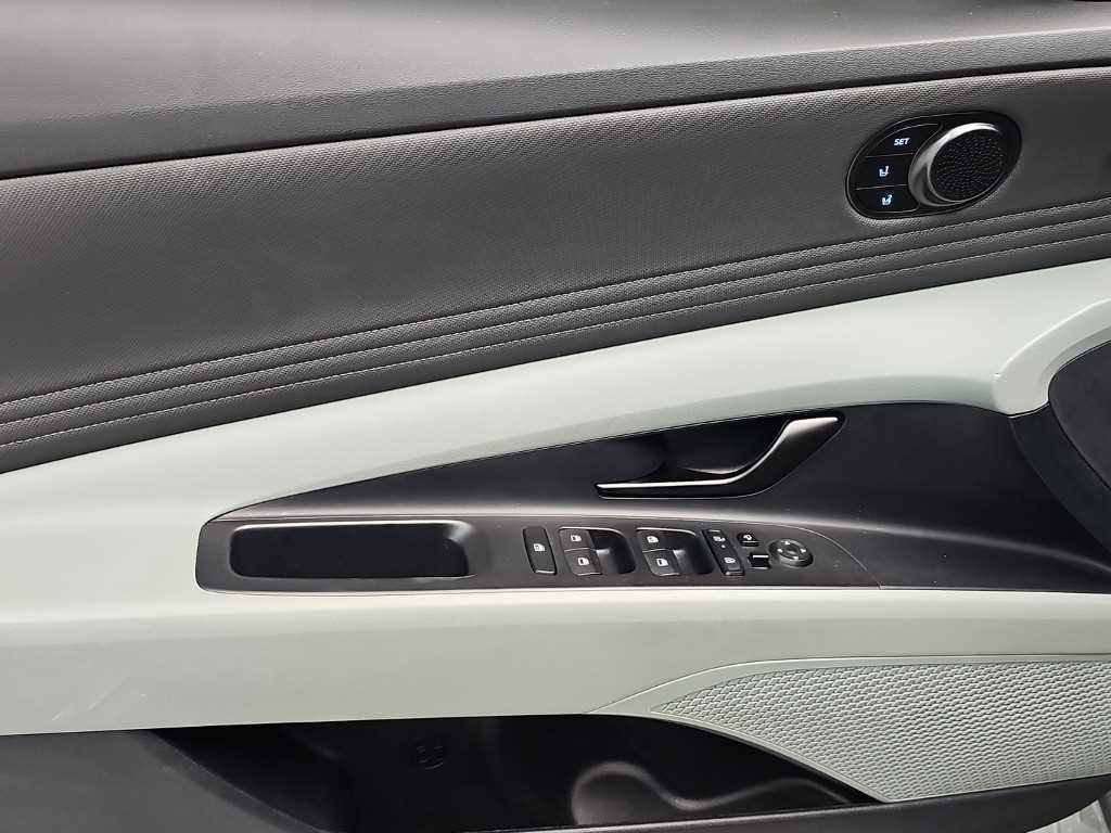 Hyundai Avante — photo 12