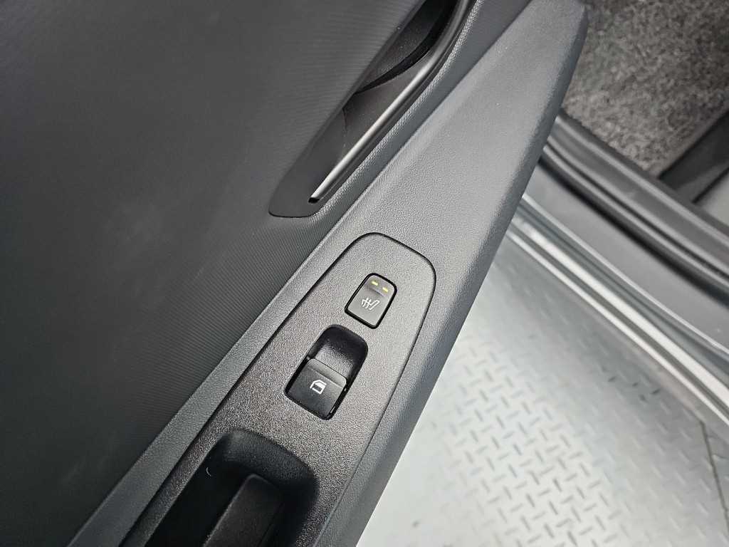 Hyundai Avante — photo 13