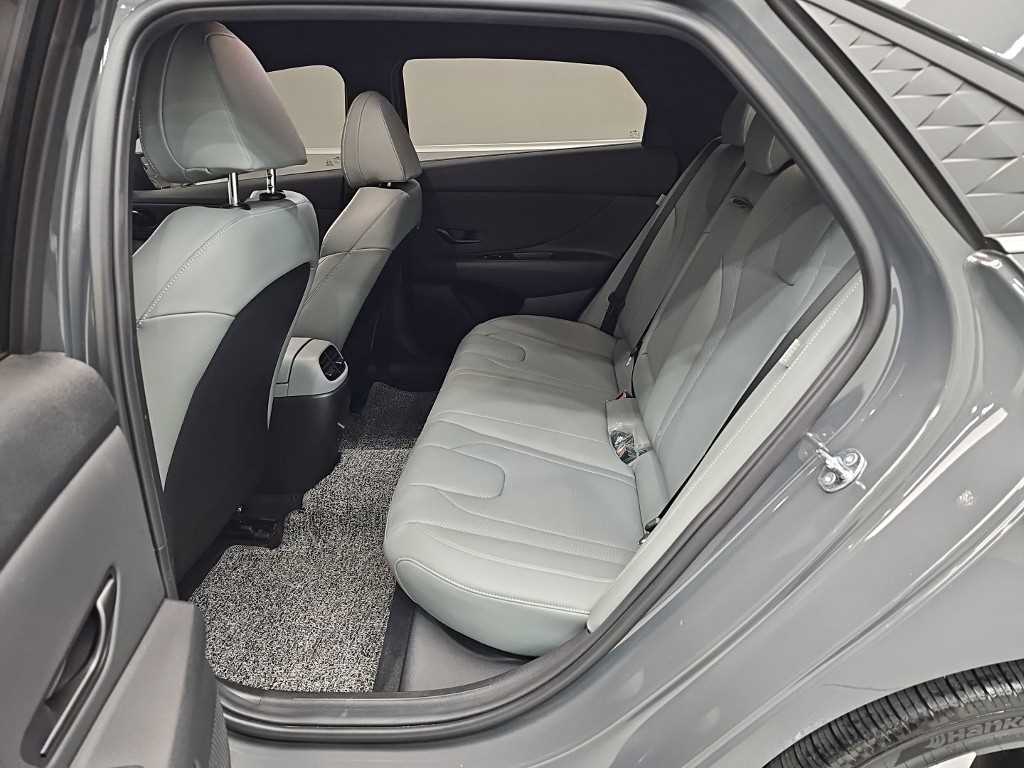 Hyundai Avante — photo 15