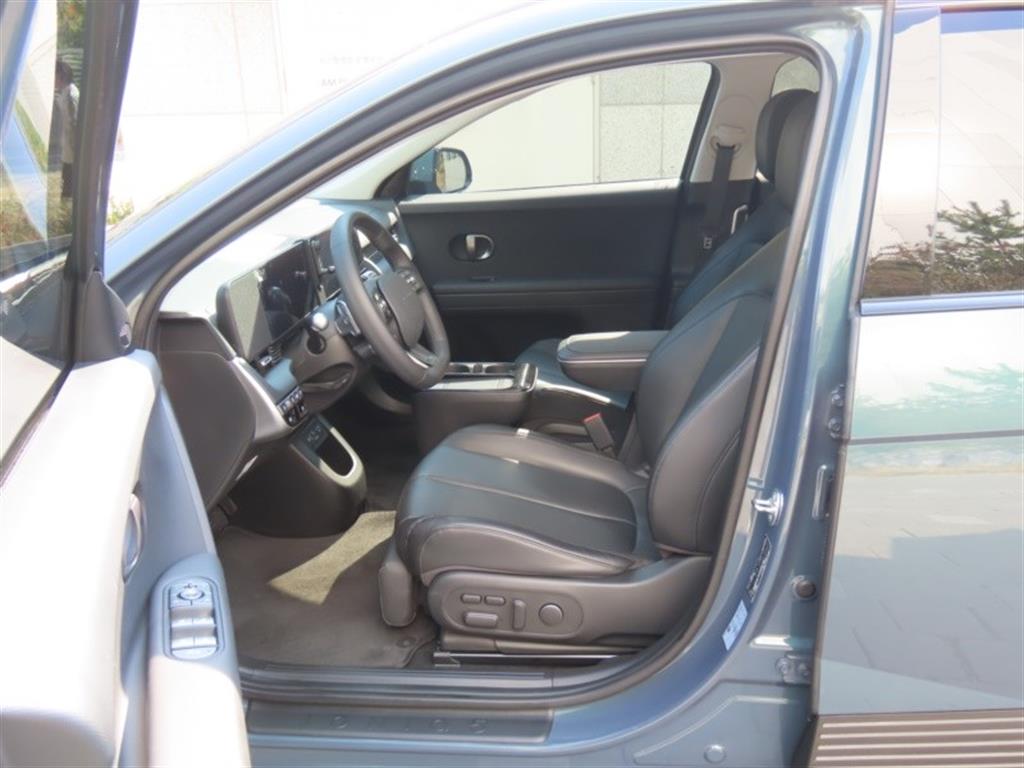Hyundai Ioniq5 — photo 13