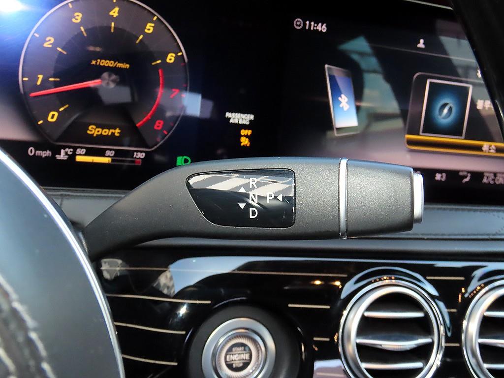 Mercedes-Benz S-Class — photo 10