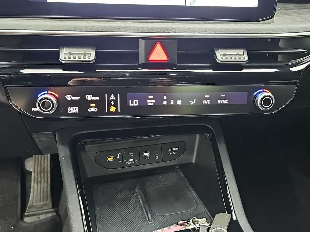 Kia K5 — photo 10
