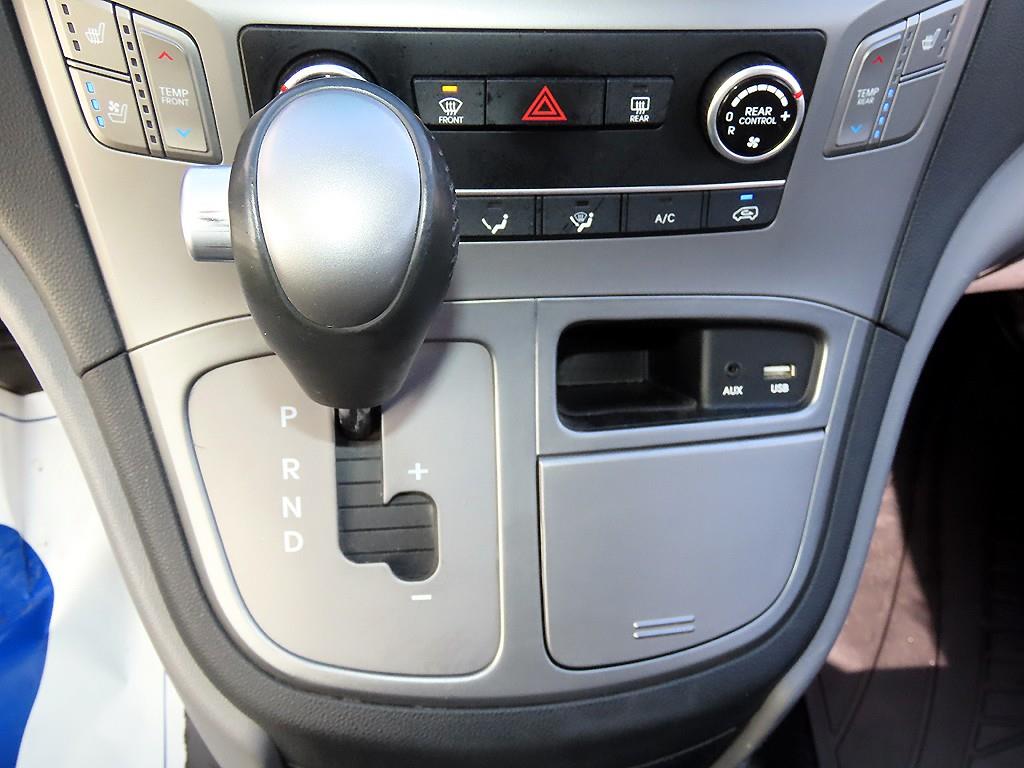 Hyundai Starex — photo 11