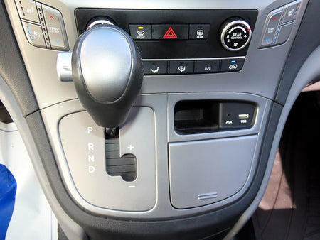 Hyundai Starex — photo 11
