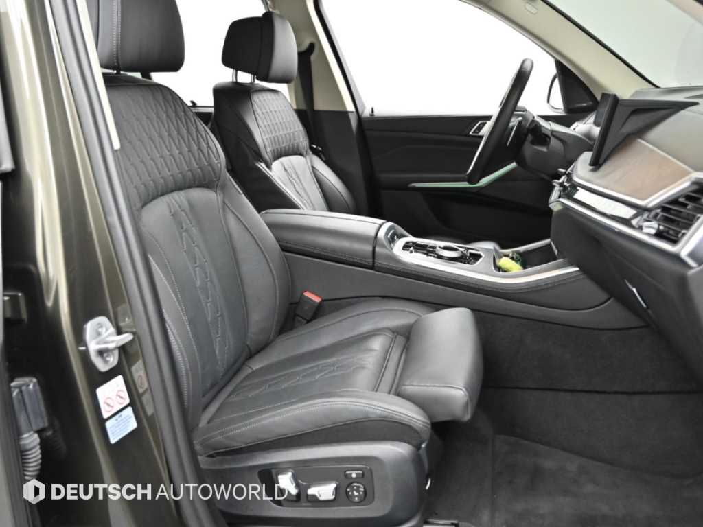 BMW X5 — photo 10