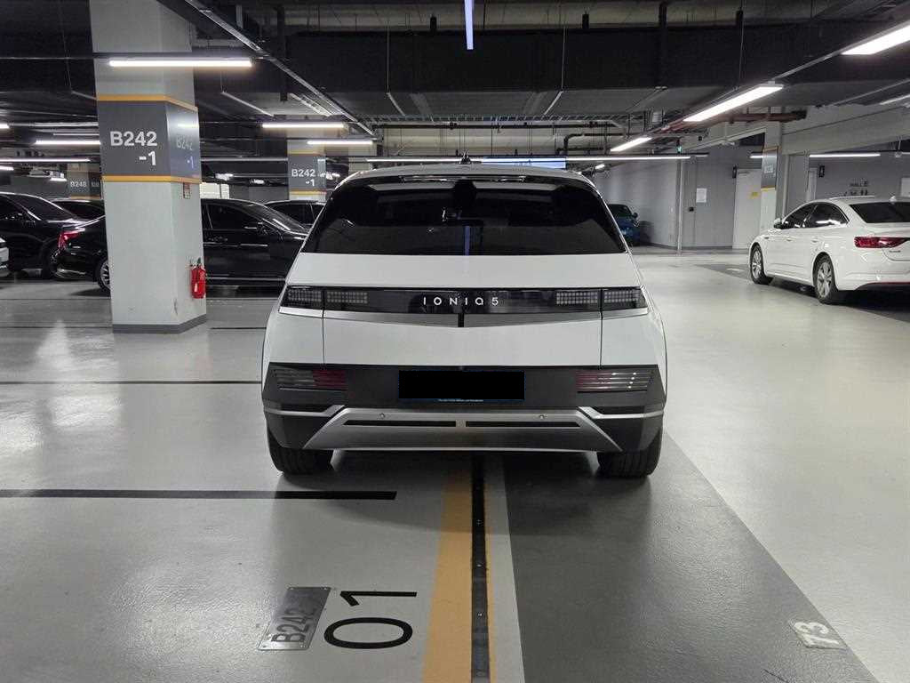 Hyundai Ioniq5 — photo 03