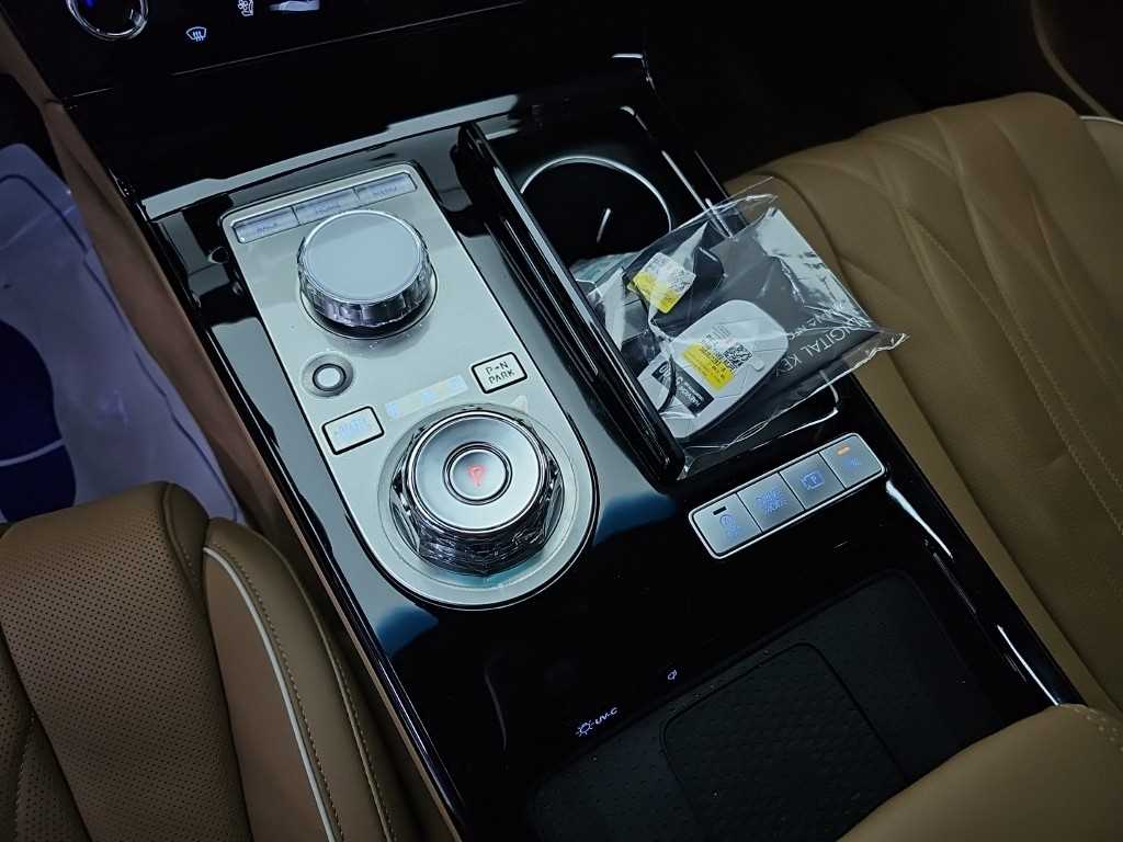 Genesis G80 — photo 08