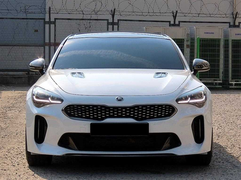 Kia Stinger — photo 01