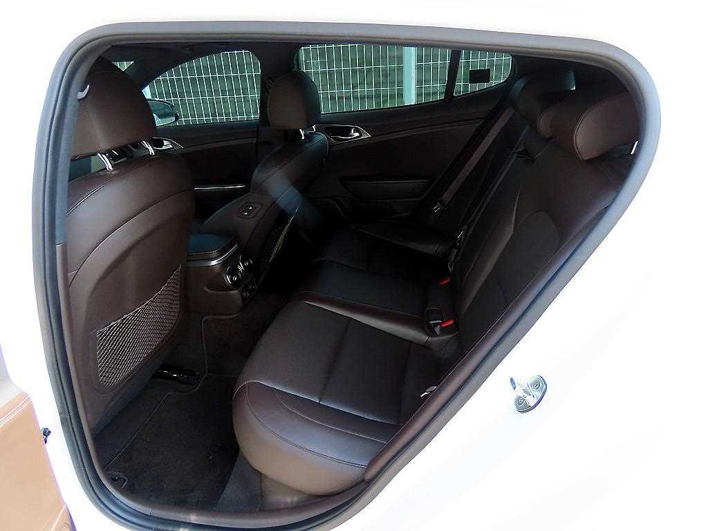 Kia Stinger — photo 06