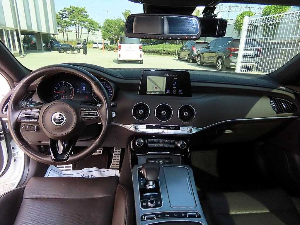 Kia Stinger — photo 07
