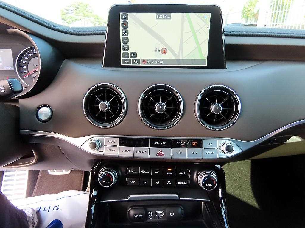 Kia Stinger — photo 12