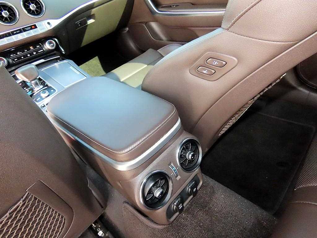 Kia Stinger — photo 14