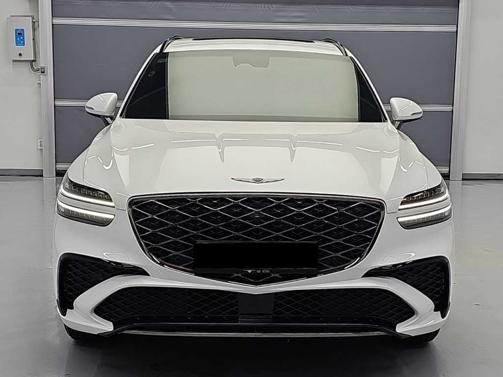 Genesis GV70 — photo 01