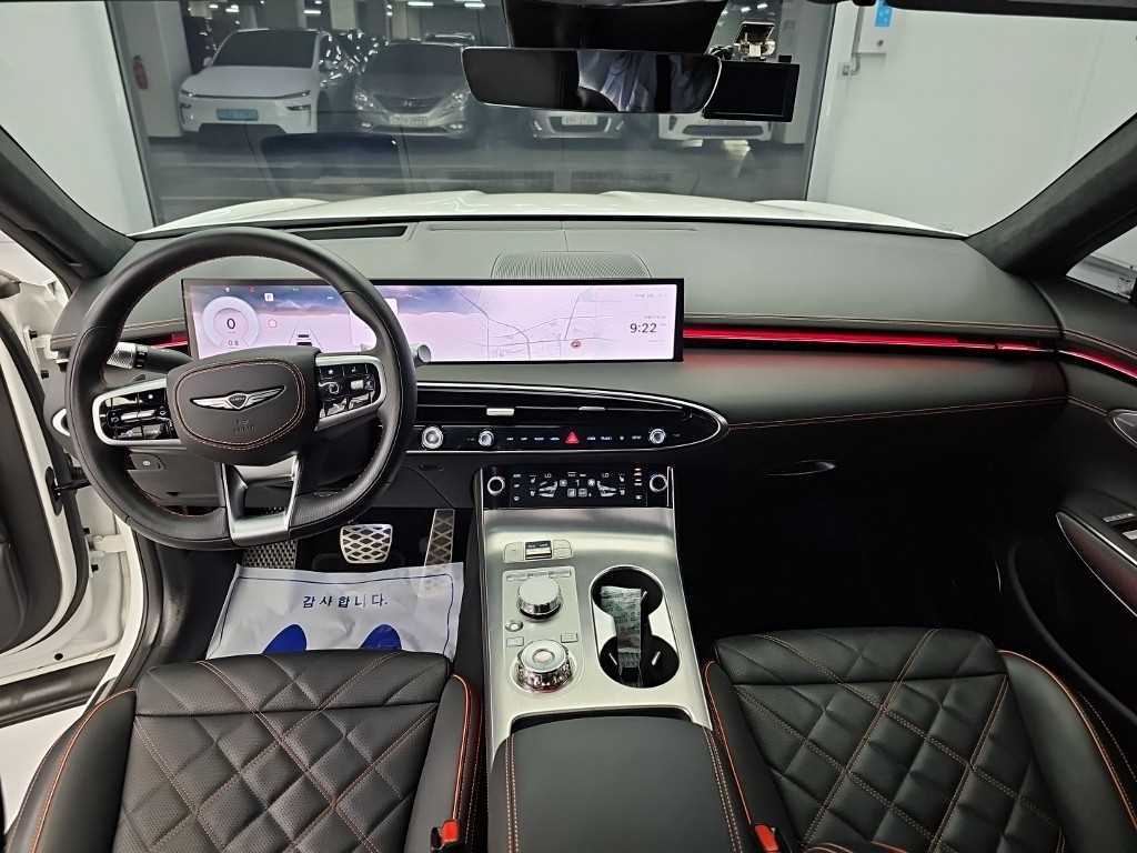 Genesis GV70 — photo 07