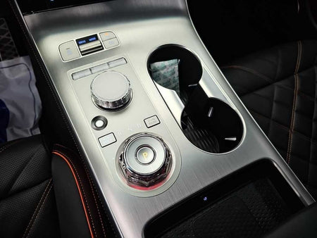 Genesis GV70 — photo 08