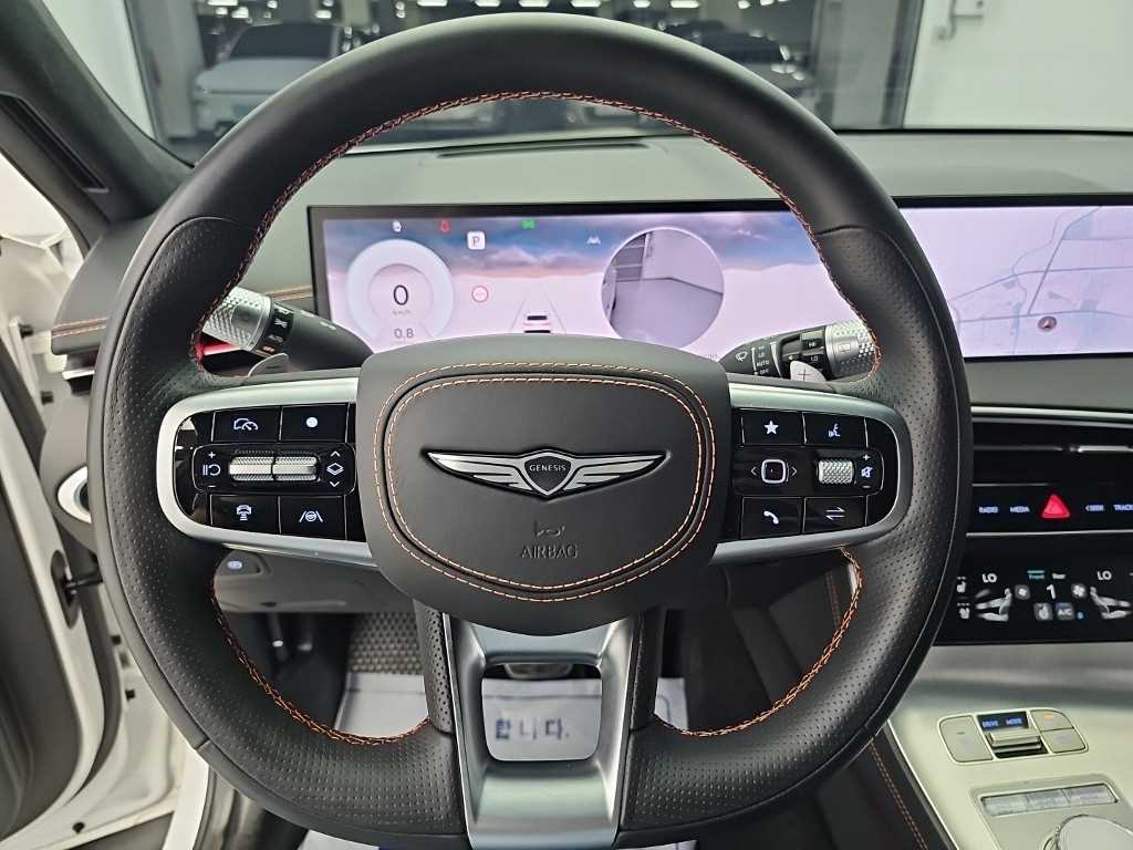 Genesis GV70 — photo 09