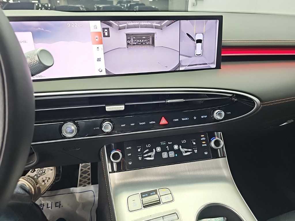 Genesis GV70 — photo 10
