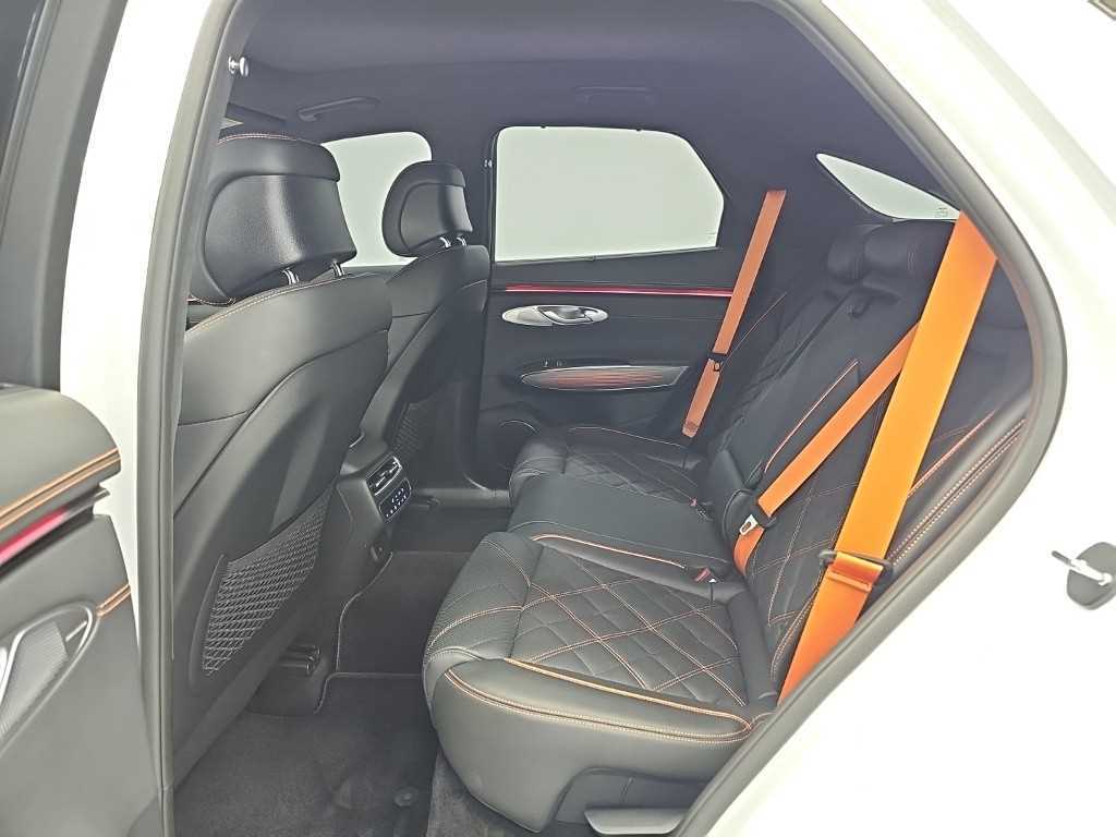 Genesis GV70 — photo 12