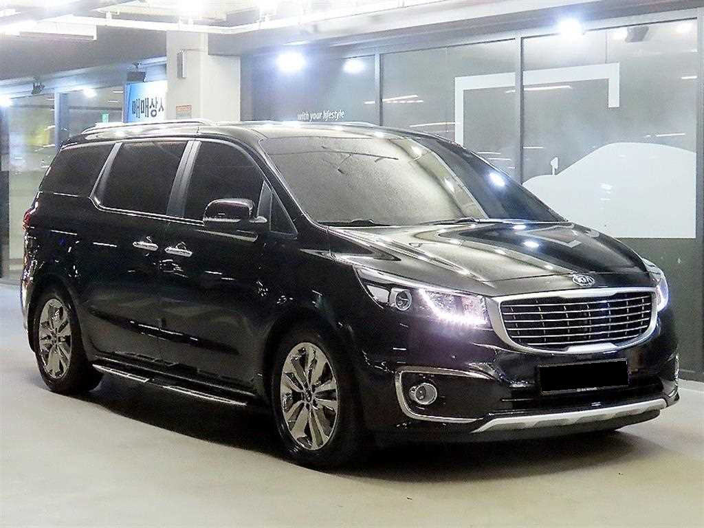 Kia Carnival — photo 01