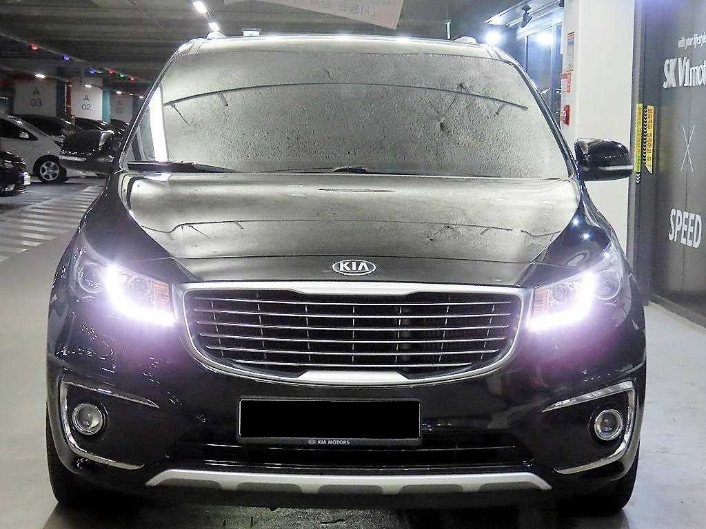 Kia Carnival — photo 02
