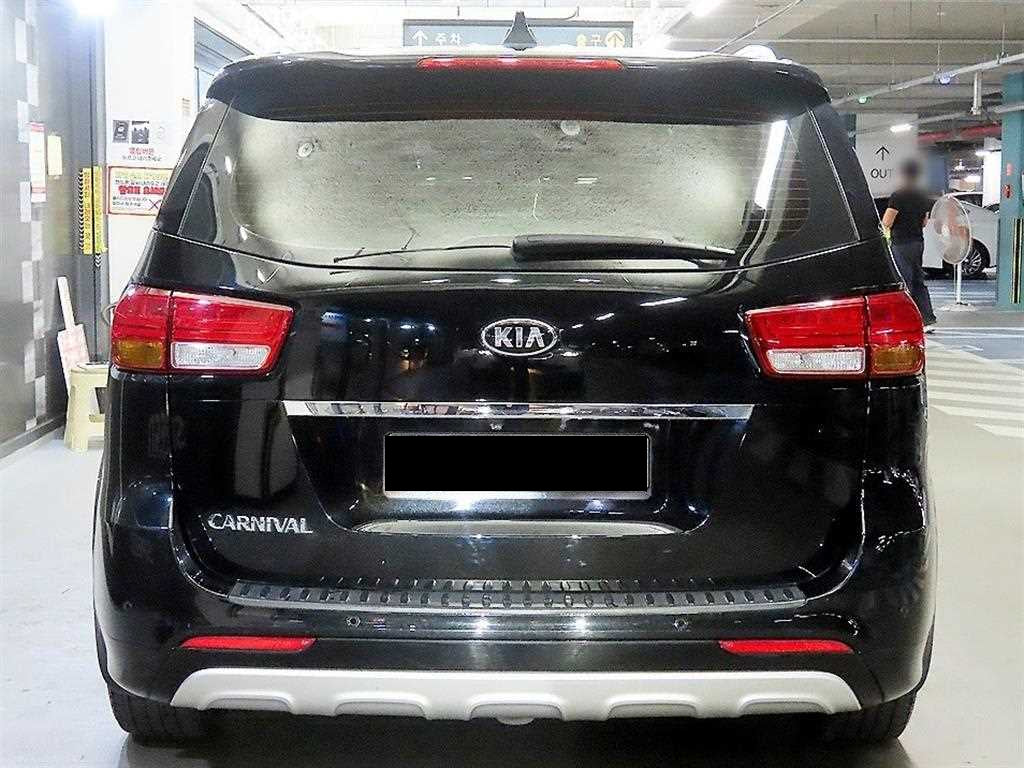 Kia Carnival — photo 05