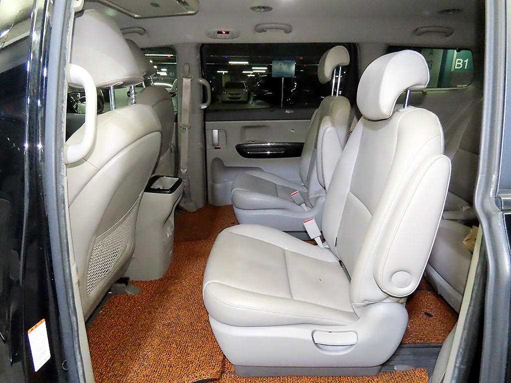 Kia Carnival — photo 07