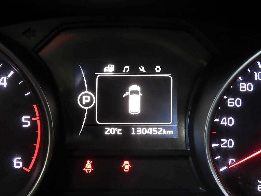 Kia Carnival — photo 09