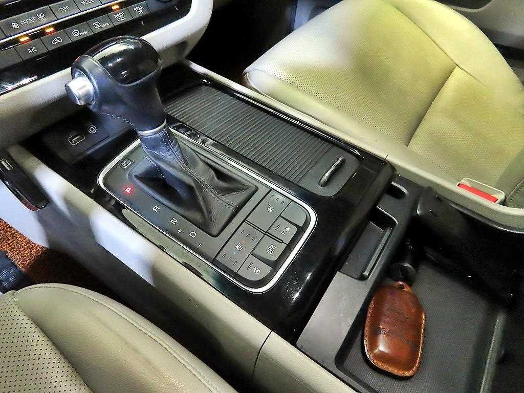 Kia Carnival — photo 12