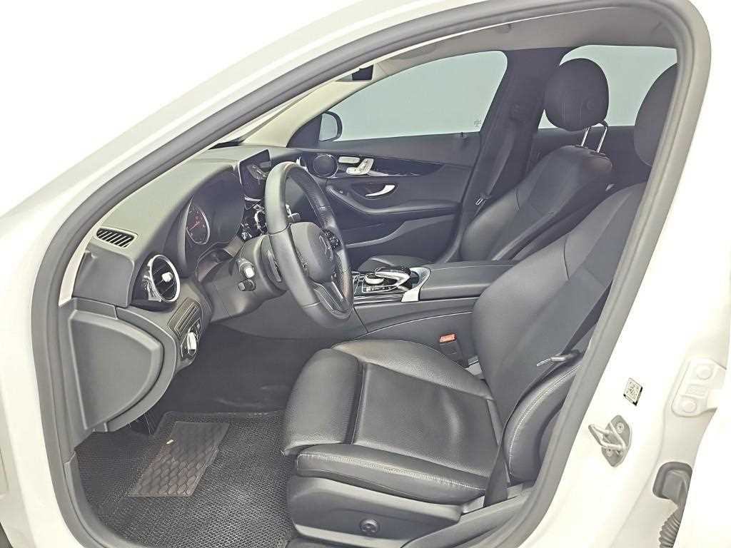 Mercedes-Benz C-Class — photo 11