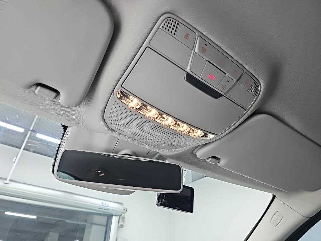 Mercedes-Benz C-Class — photo 16