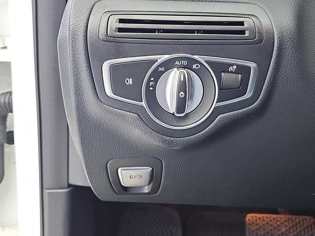 Mercedes-Benz C-Class — photo 18
