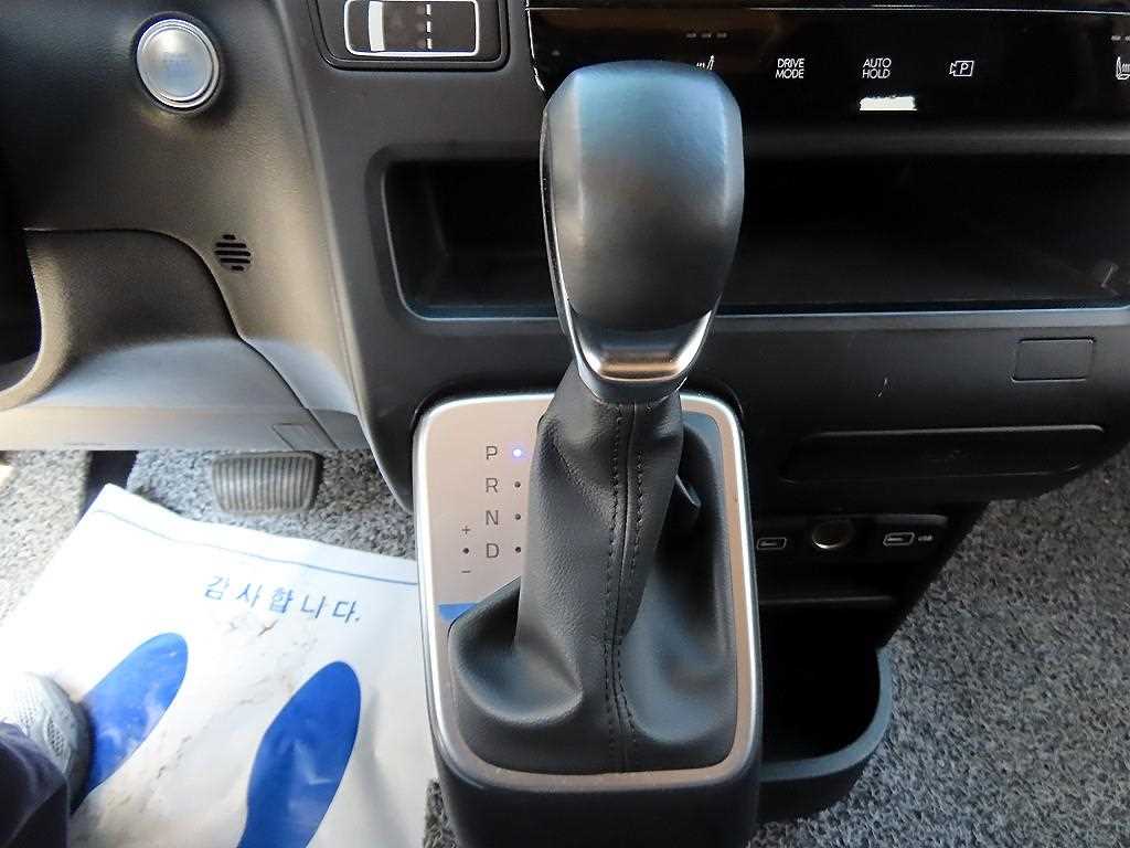 Hyundai Staria — photo 11
