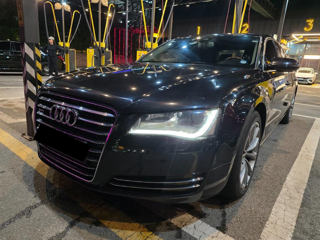 Audi A8 — photo 01