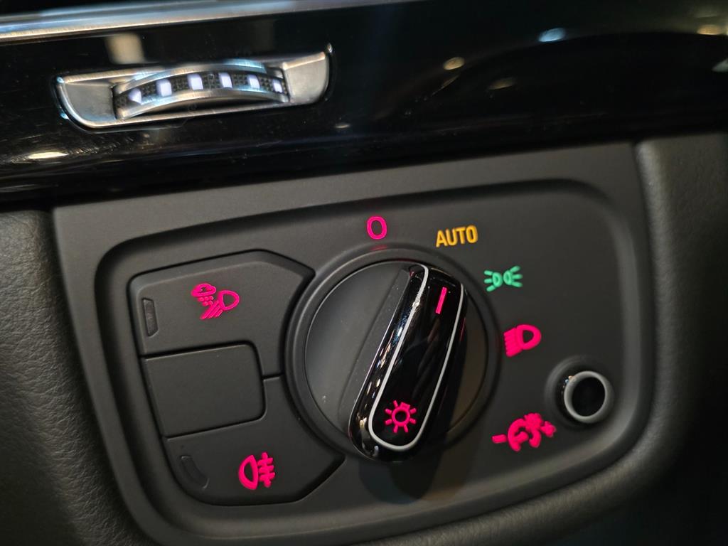Audi A8 — photo 14