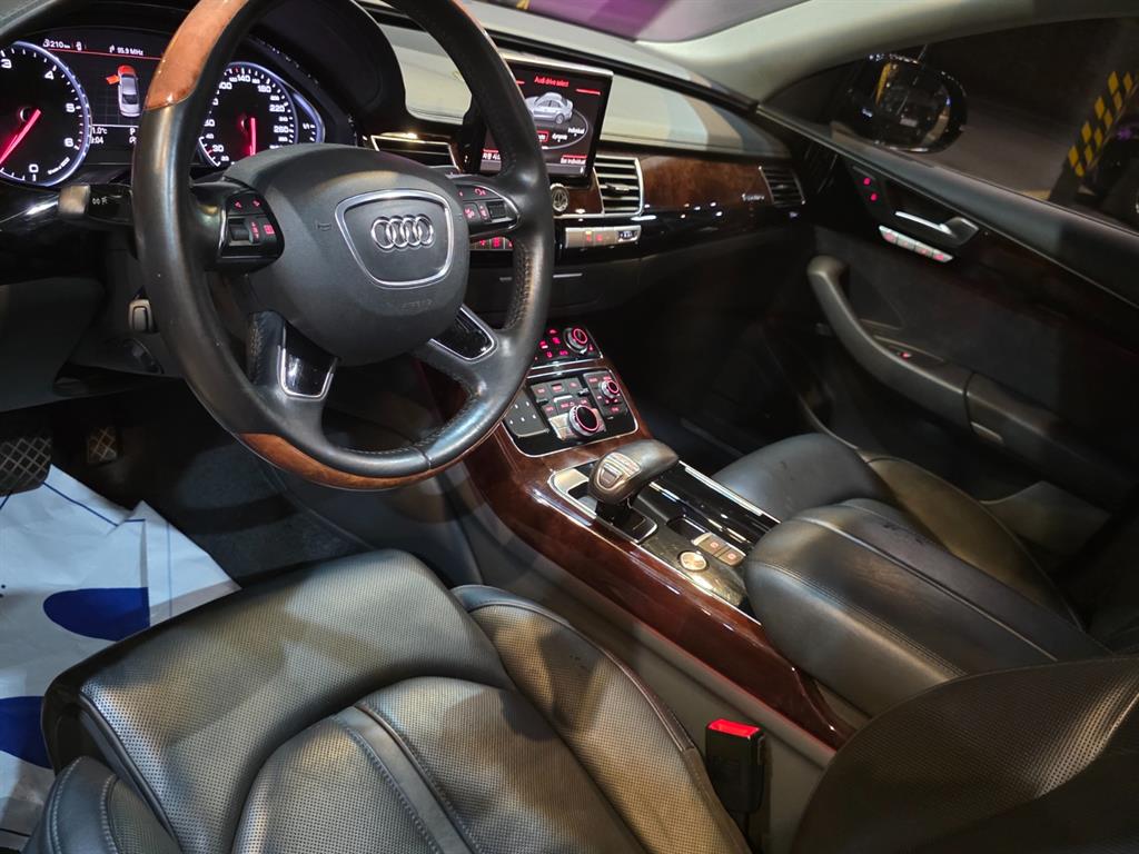 Audi A8 — photo 15
