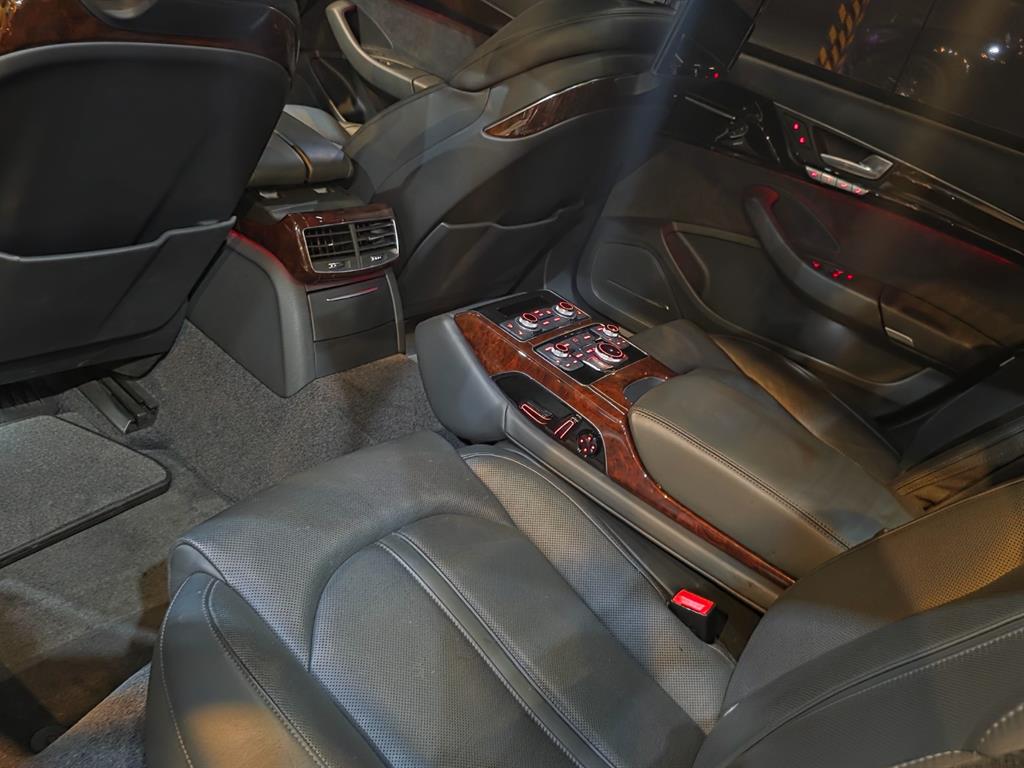 Audi A8 — photo 16