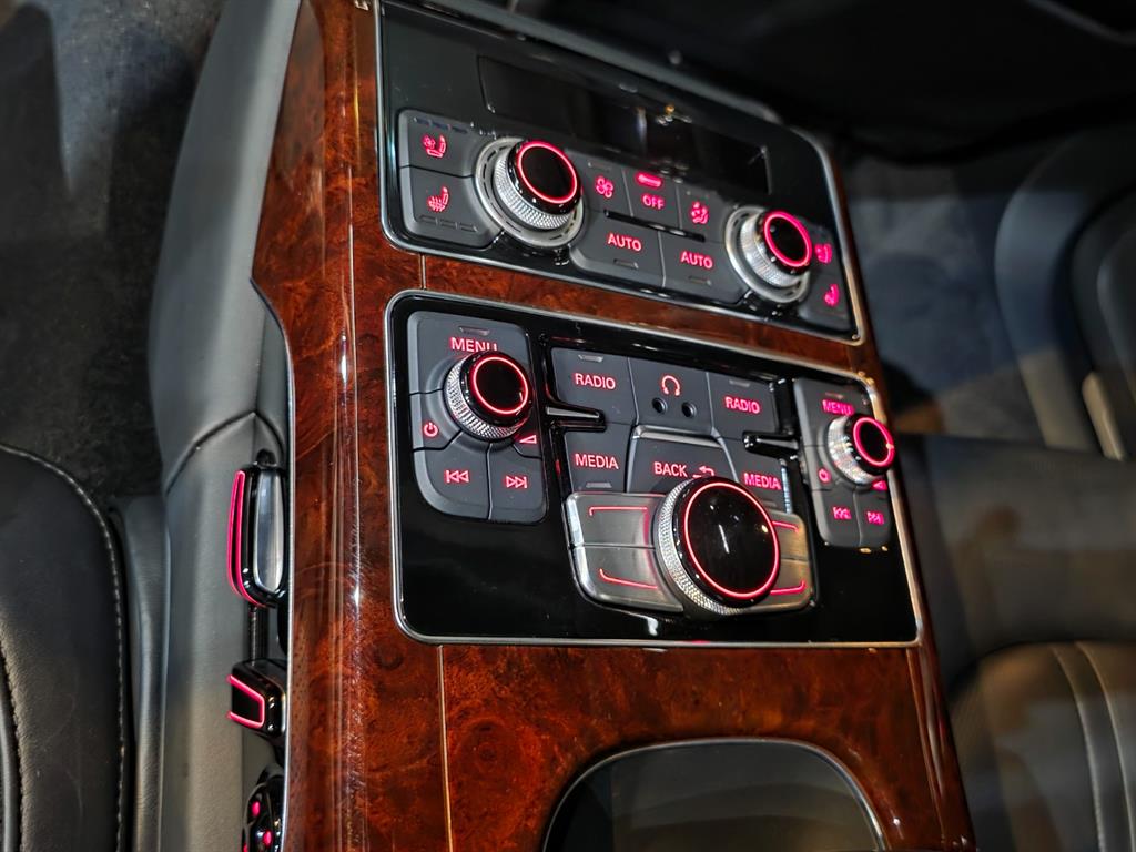 Audi A8 — photo 17