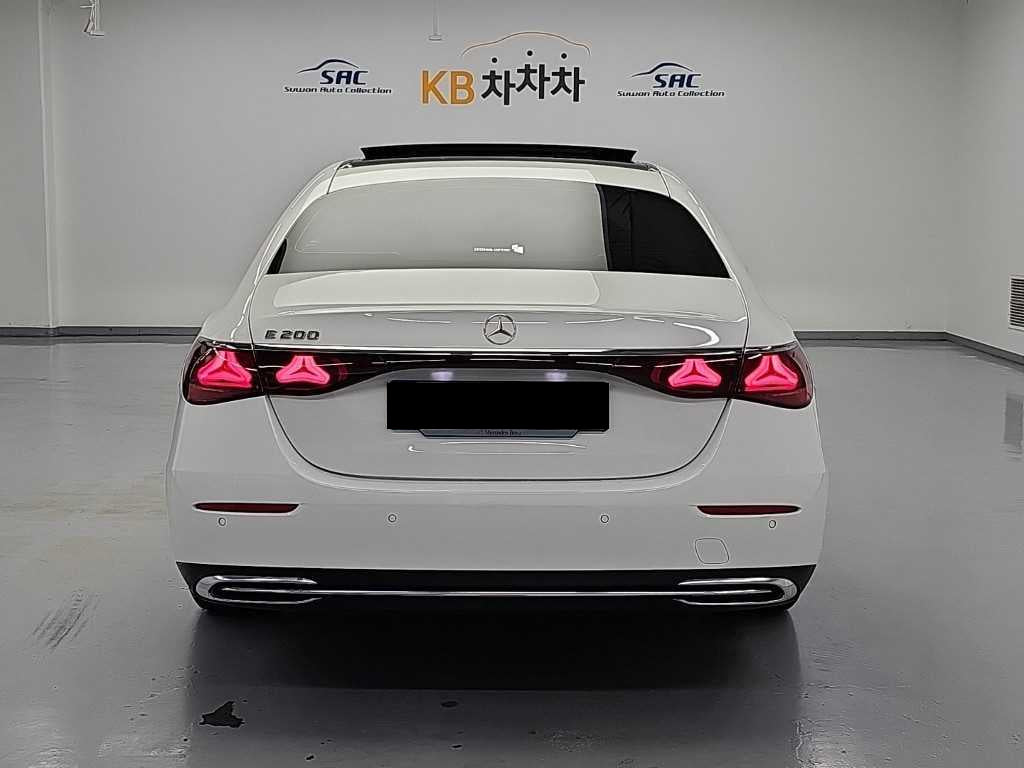 Mercedes-Benz E-Class — photo 03