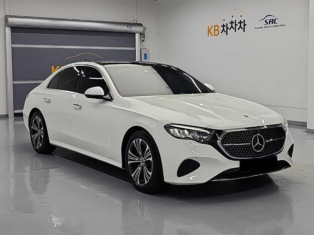 Mercedes-Benz E-Class — photo 04